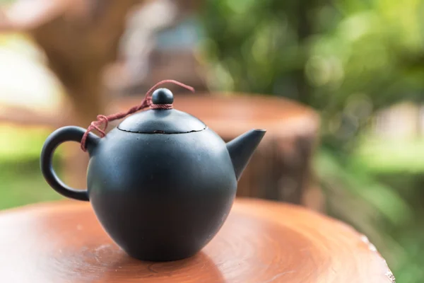 Ceramic teapot for brewing tea