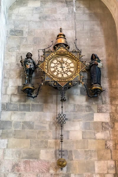 CANTERBURY, KENT/UK - NOVEMBER 12 : Pendulum Clock in Canterbury