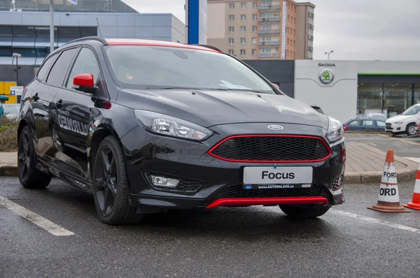 Ford Focus in front of car store