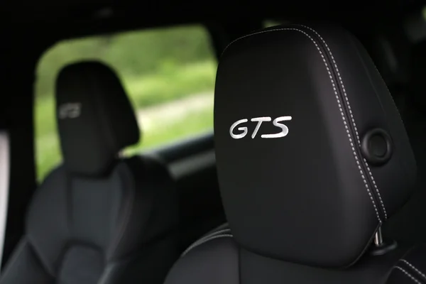 Porsche Cayenne GTS interior