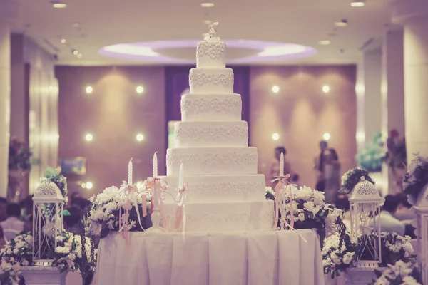 Beautiful vintage Cake decorate for Wedding Ceremony