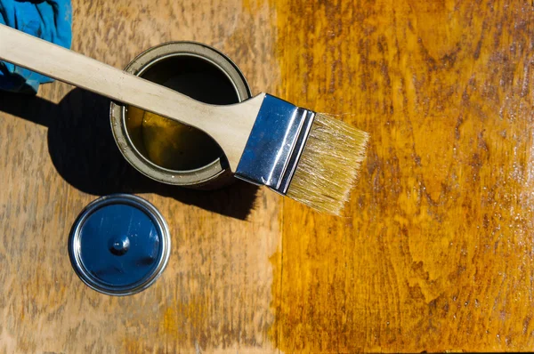 Brush and oil varnish paint