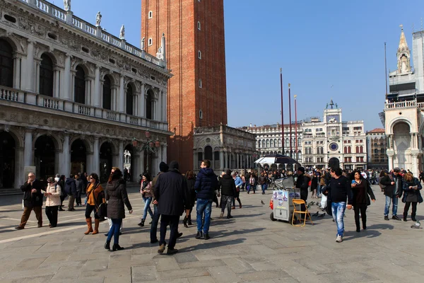 Locals and tourist at Piazza San Marco