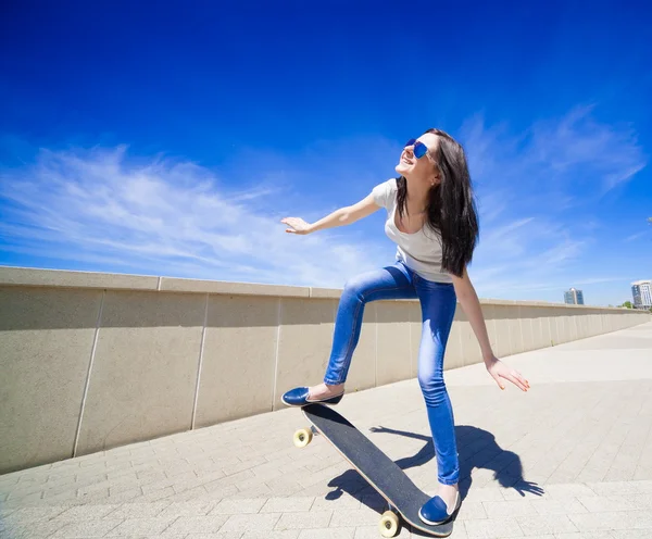 Woman skateboard, full height, smile