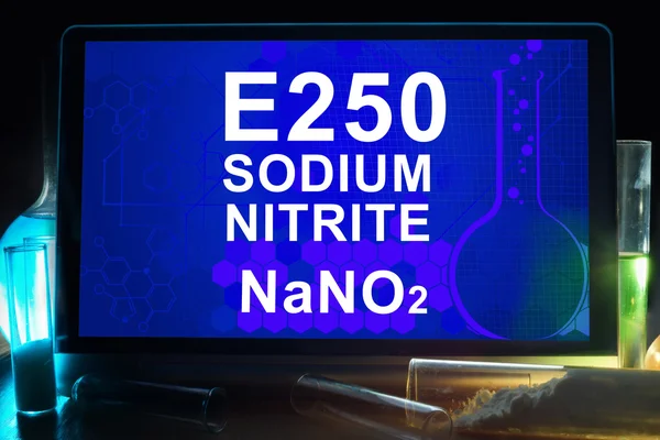 Tablet with chemical formula of  sodium nitrite e250.
