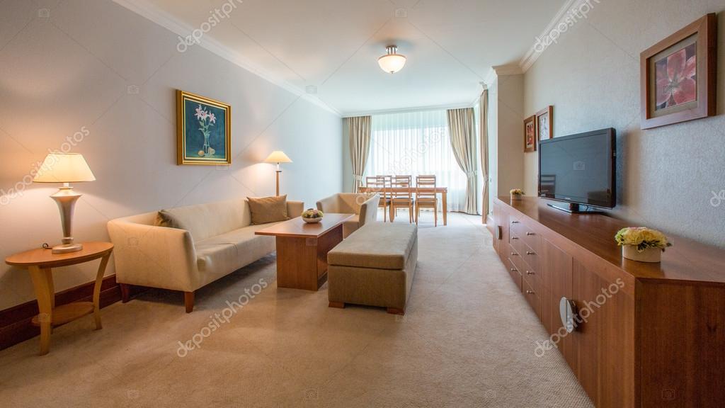 Klassieke woonkamer interieur — stockfoto © sarymsakov #53962677 Interieur klassiek woonkamer