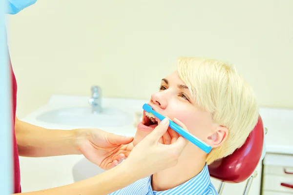 The correct use of a tooth brush for perfect oral hygiene