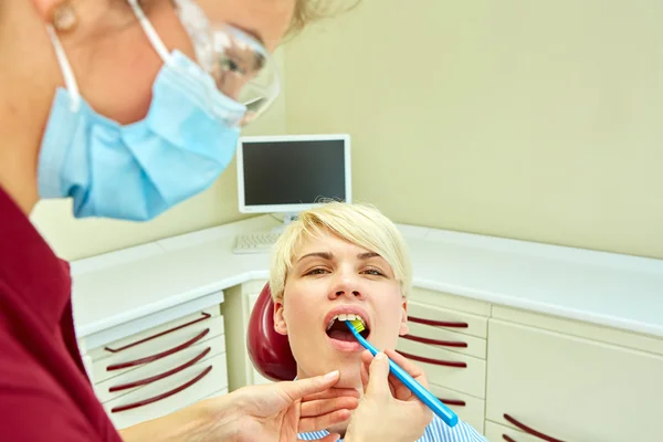 The correct use of a tooth brush for perfect oral hygiene