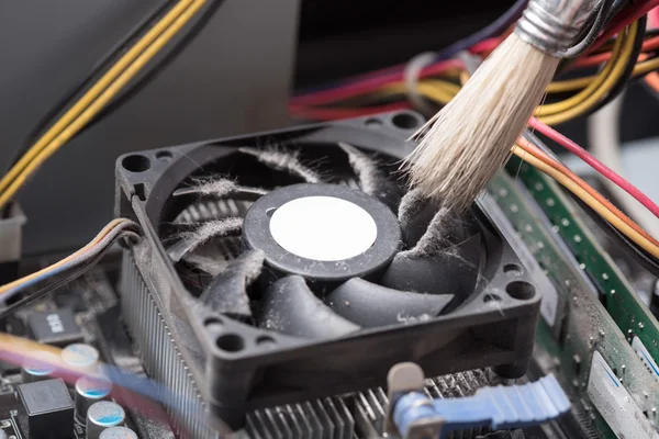 Cleaning a processor fan