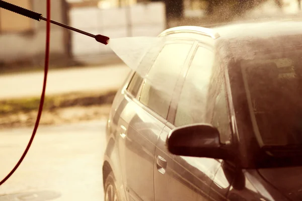 Car wash  with high pressure washer