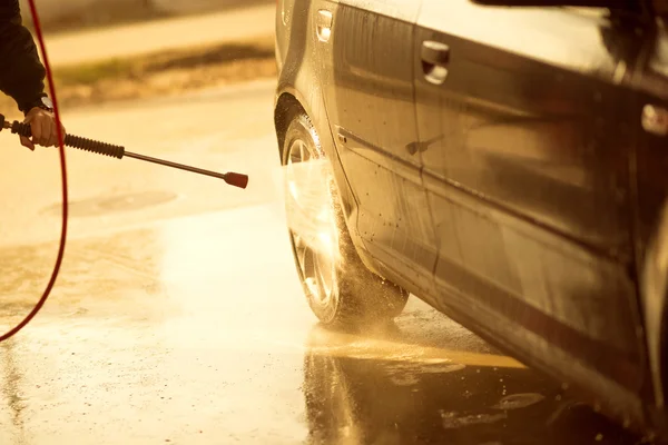 Car wash  with high pressure washer