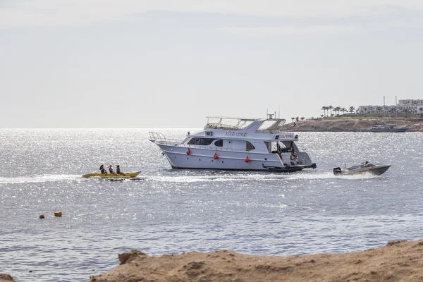 Dive boat Rixos Divers in the bay