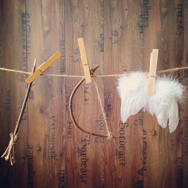 Cupid\'s bow, arrow and wings