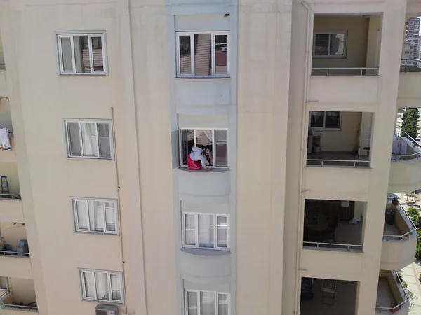 How to clean windows in Turkey