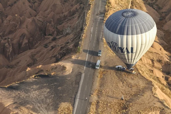 Landing of hot air balloon