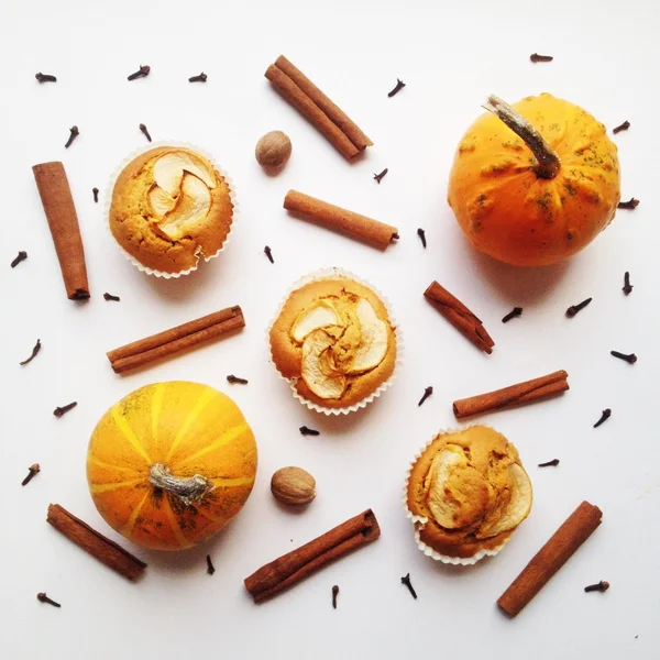 Pumpkin cakes, cinnamon and pumpkins