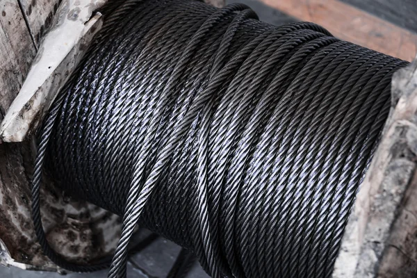 Steel winching cable: heavy wire cable in heavy industrial use