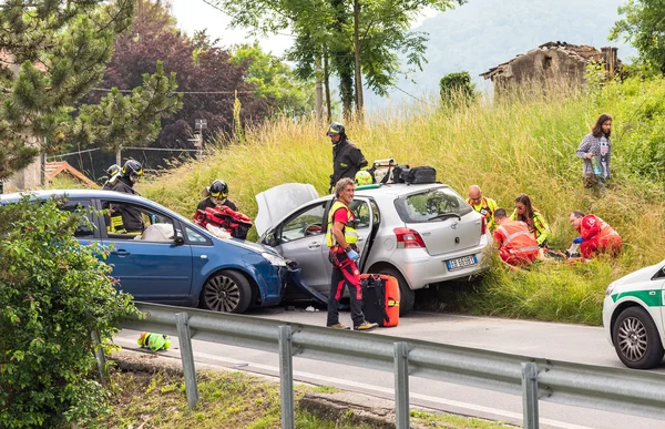 Road accident with rescue workers