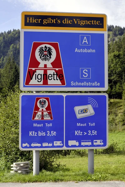 Sign post with reference to the vignette duty in Austria