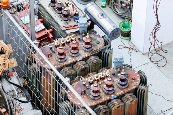 High voltage transformer