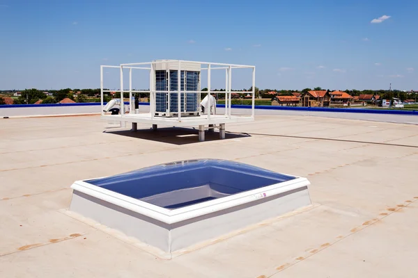 Flat roof on industrial hall