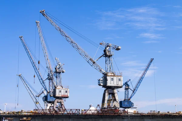 Floating ship repair port cranes
