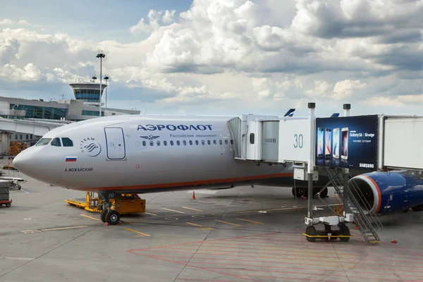 Aeroflot\'s airplane boarding