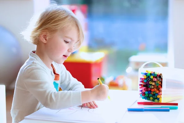 Lovely little girl drawing with felt-tip pens