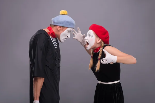 Mimes  screaming on each other