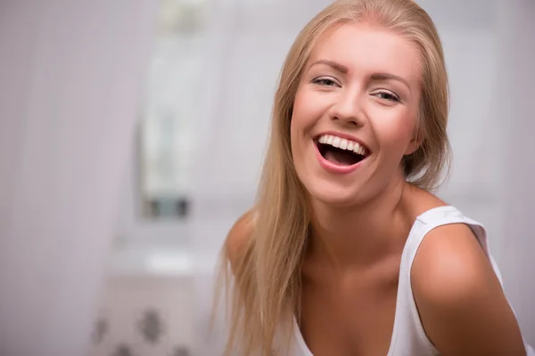 Girl smiling opening her mouth