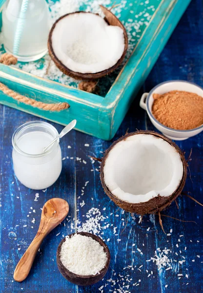 Coconut with coconut oil, water, sugar and flakes