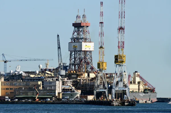 The Saipem 10000 in the Genoa port