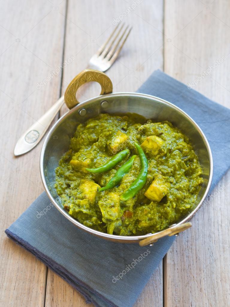 Paneer palak in traditionele koperen kom — stockfoto © magdalena ...