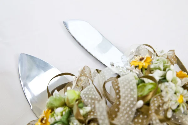 Cake spatula with wedding decoration