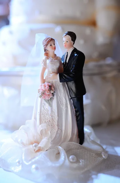 Figurine of newlyweds on the wedding cake