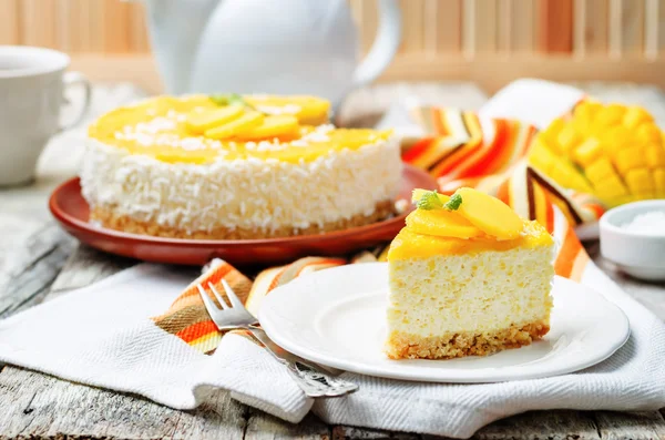 Creamy mango mousse cake