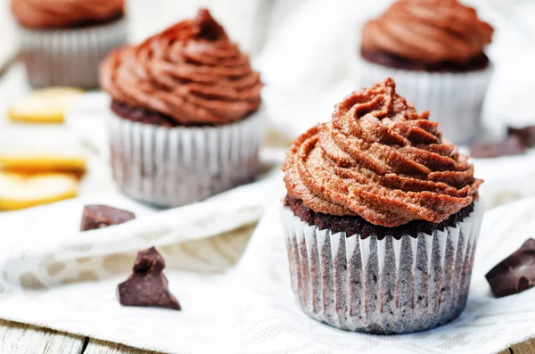 Vegan chocolate banana cupcakes with chocolate cashew cream fros