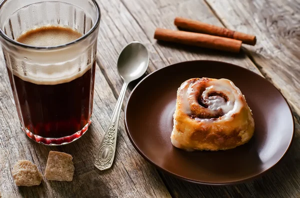 Cinnamon rolls with cream icing