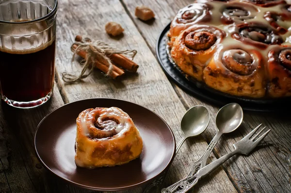 Cinnamon rolls with cream icing