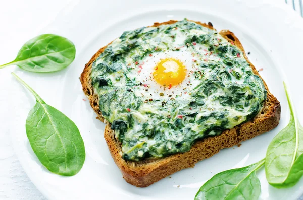 Sandwich baked with spinach, cream cheese and egg
