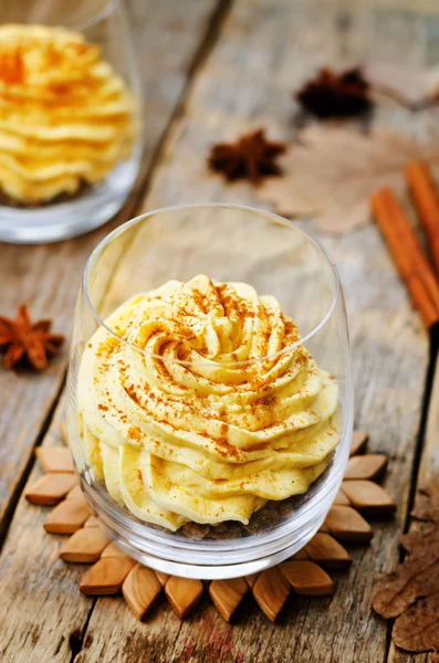 Pumpkin spice cheesecake mousse