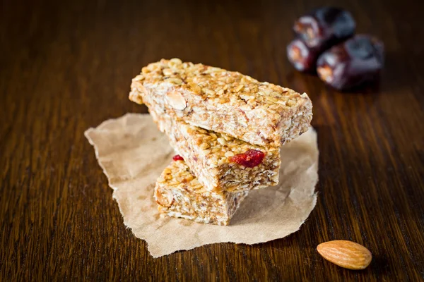 Healthy snack: granola bars