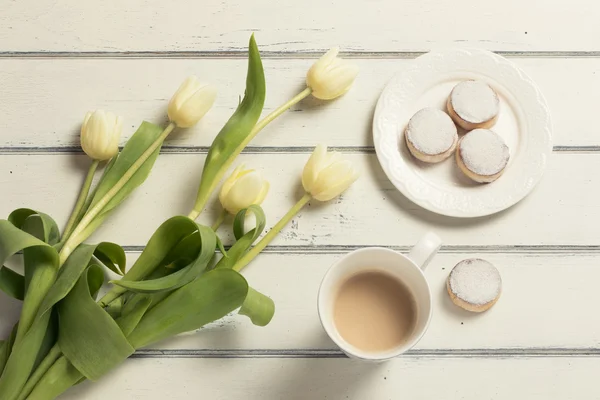 Breakfast: Tulips, coffee and shortbreads