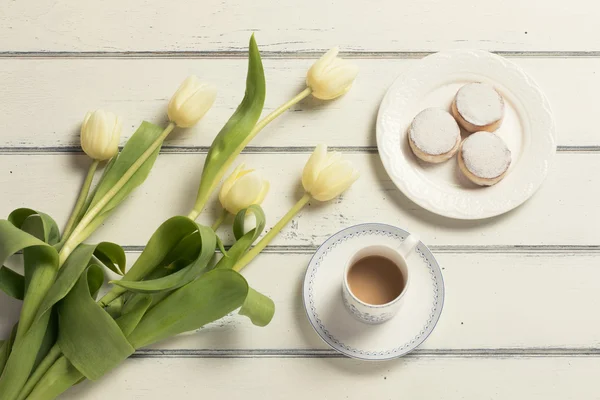 Breakfast: Tulips, coffee and shortbreads