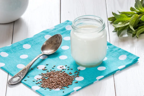 Yogurt with flax seeds
