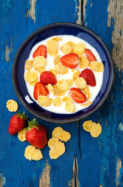 Healthy breakfast cereals strawberry yogurt