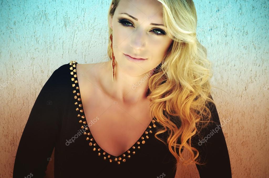 Makeup Black Dress Blonde Hair Mugeek Vidalondon Beautiful Young Woman With Blonde Curly Hair And Smoky Eye Make Up Wearing A Black Long