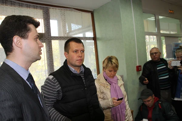 The head of the electoral headquarters of opposition activist Yevgenia Chirikova, Nikolai Laskin listens to the story of observer about violations at the polling station.