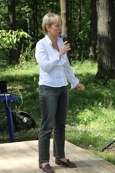 Policies Evgeniya Chirikova speaks to activists in Khimki forest