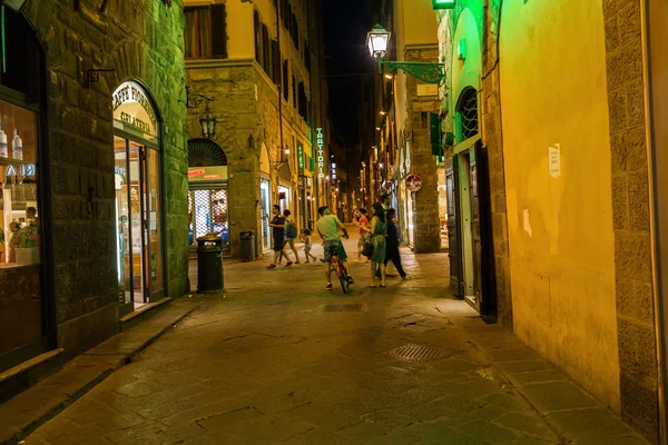 Street scene in the old town of Florence at night